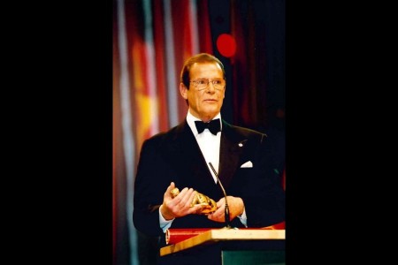 Roger MOORE (Acteur) Nymphe d'Honneur du 40ème Festival