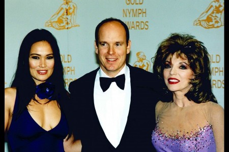 Tia CARRERE (Actrice, Sydney Fox, l’aventurière),  S.A.S. Le Prince Albert II,  Joan COLLINS (Actrice) Nymphe d'Honneur du 41ème Festival