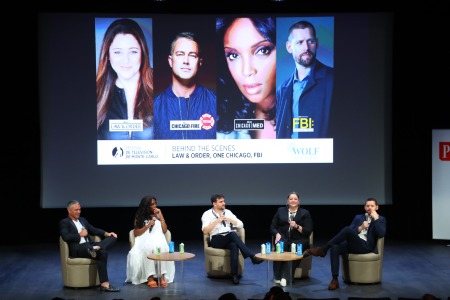 Behind the scenes – Dans les coulisses des Séries Wolf <br>
Taylor Kinney (Chicago Fire), Marlyn Barrett (Chicago Med), Camryn Manheim (Law & Order: Revival), Luke Kleintank (FBI: International)
