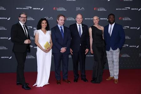 S.A.S. le Prince Albert II et le Jury Actualités<br>José Carlos Gallardo (Journaliste, Rédacteur en Chef), Aïda Touihri (Journaliste), Tom Jennings (Producteur Exécutif, Président du Jury), Jeanette Larsson (Rédactrice en Chef, Productrice), Patrick Aryee (Présentateur TV, Auteur, Conférencier)