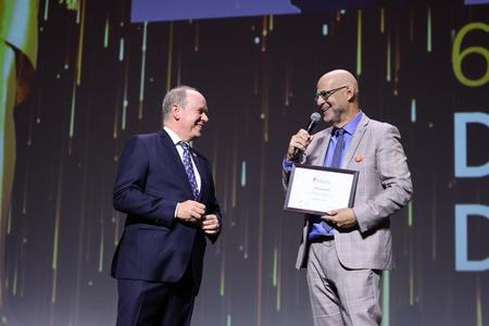 Cérémonie d’Ouverture<br>S.A.S. le Prince Albert II remet un Diplôme Honorifique à Harlan Coben (Écrivain, Showrunner et co-producteur de la série Shelter présentée en avant-première mondiale)