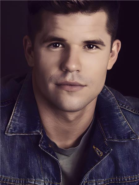 Charlie CARVER