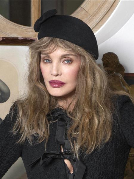 Arielle DOMBASLE