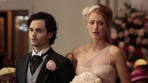 Penn Badgley and Blake Lively on the set of Gossip Girl 