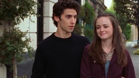 Milo Ventimiglia and Alexis Bledel on the set of Gilmore Girls